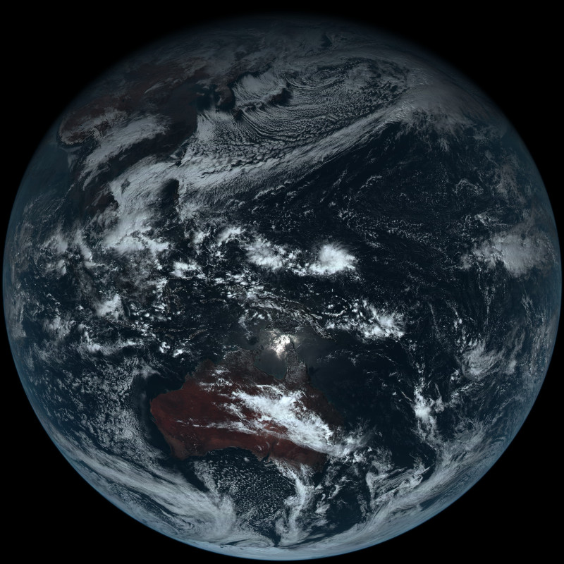 「ひまわり8号」のAHIが撮影した地球