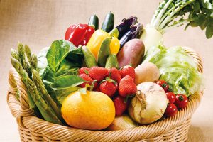 安心の地元野菜と果物のお任せセット