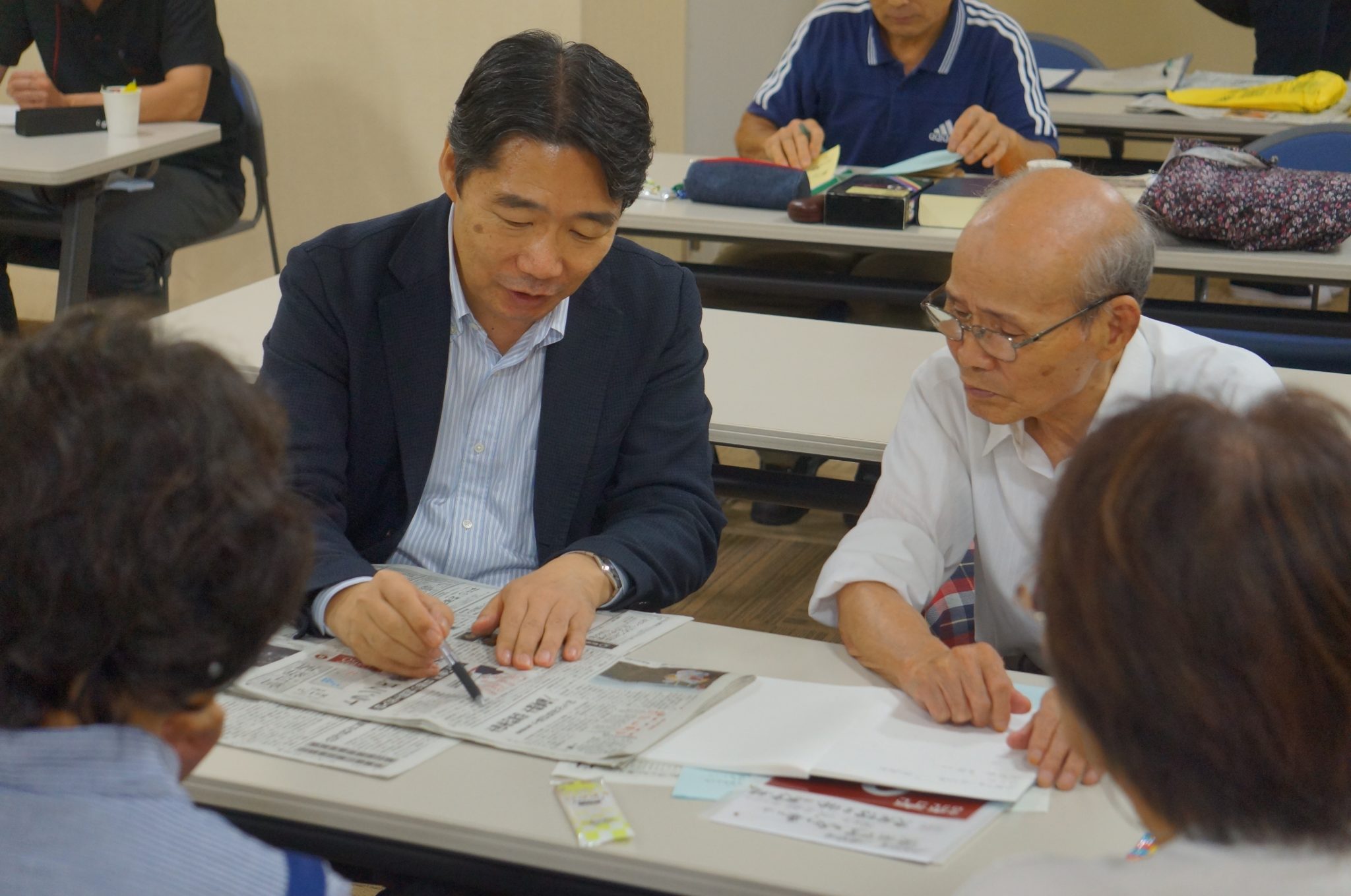 夜間中学で講師のボランティアをする前川氏