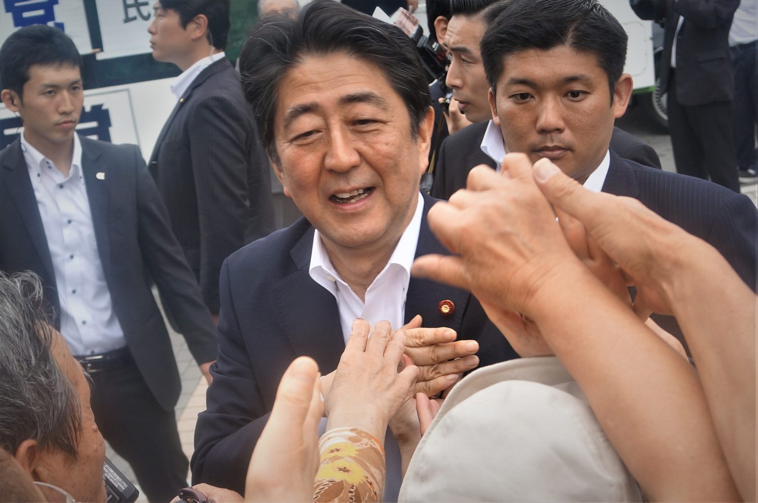 安倍首相と支持者