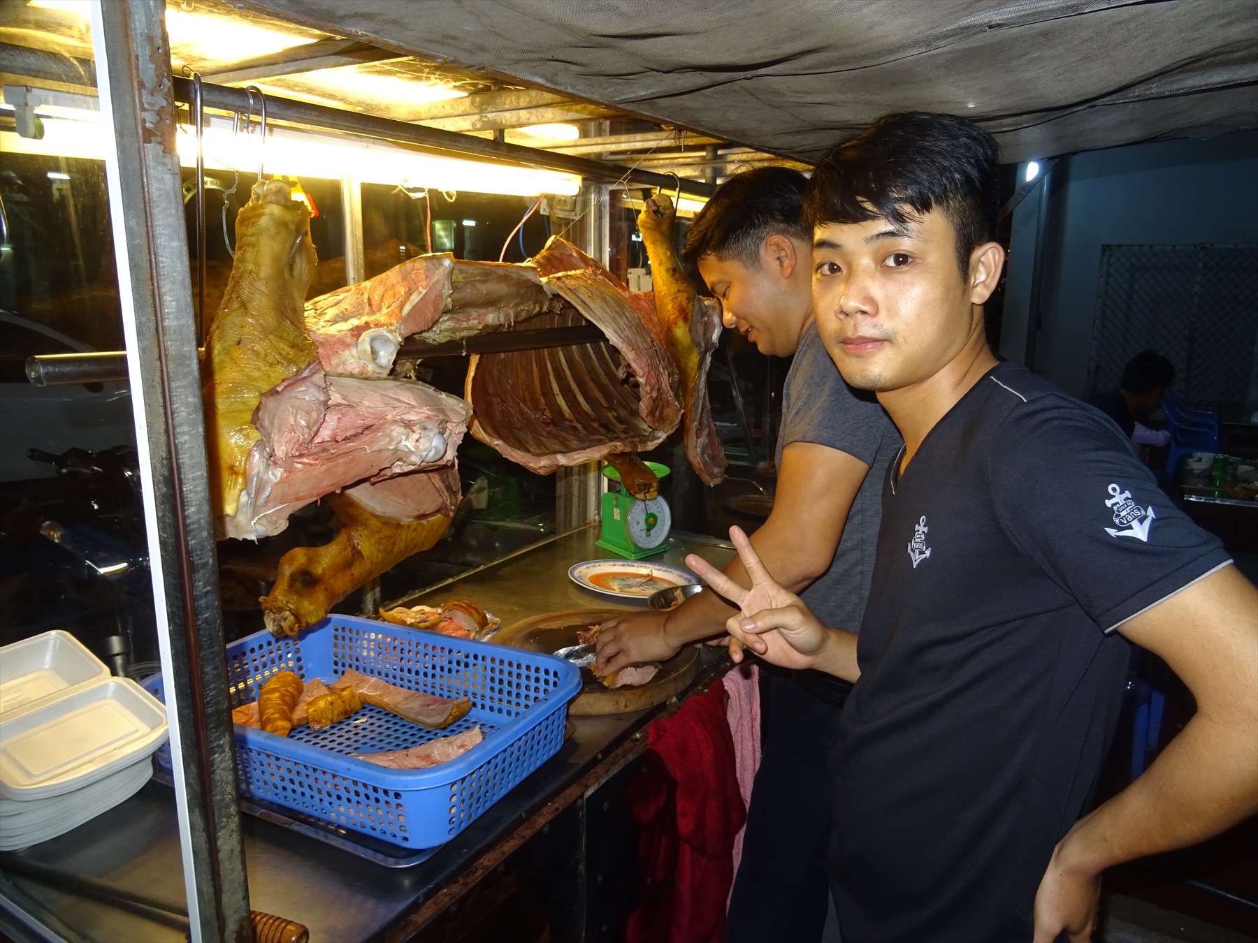 子牛の丸焼き店