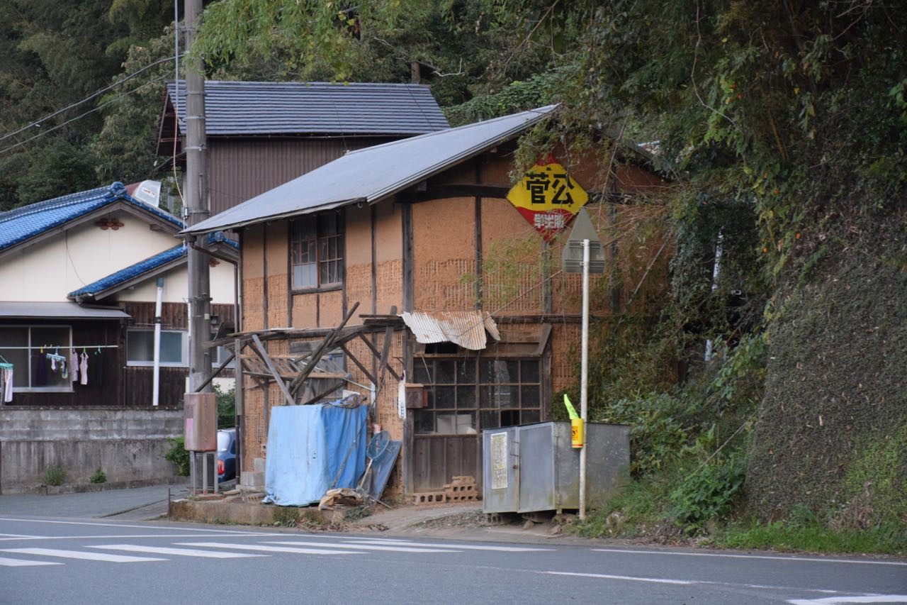 2階中程まで浸水した家屋