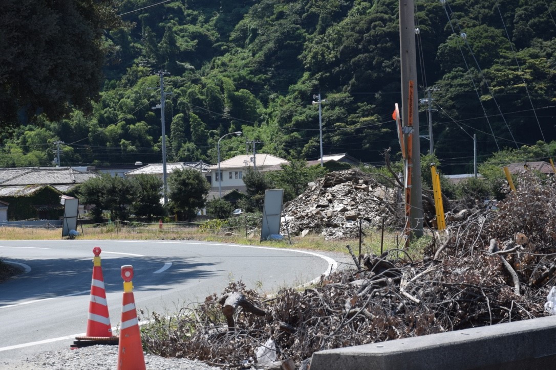 旧三崎町高浦付近の道路崩壊箇所3