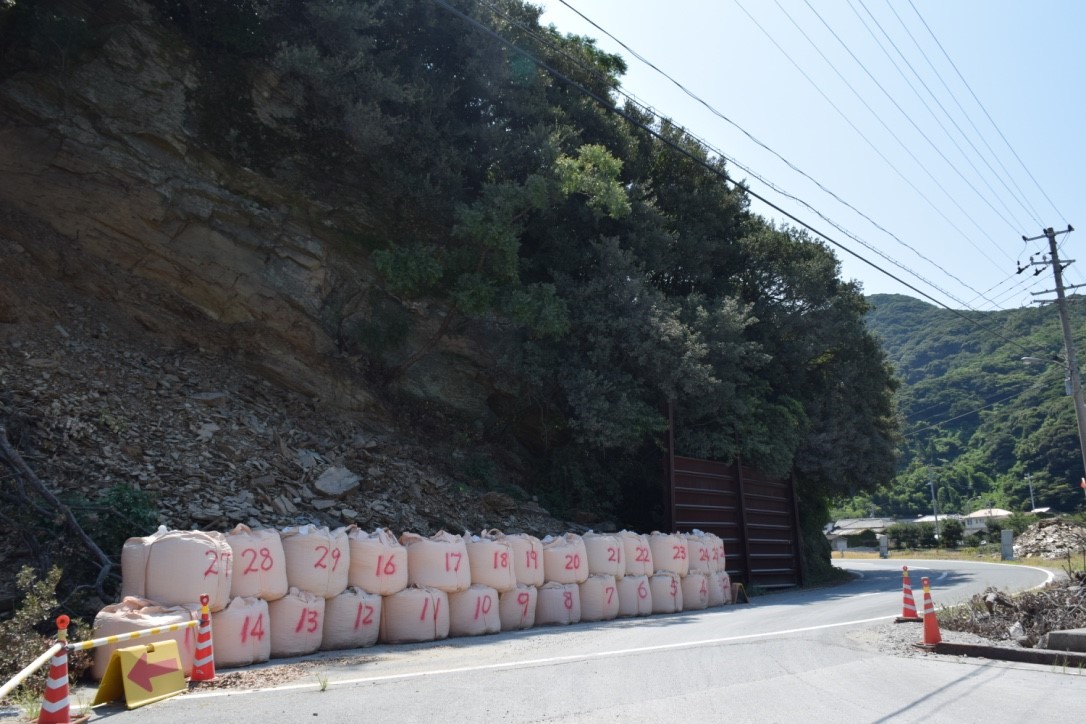 旧三崎町高浦付近の道路崩壊箇所