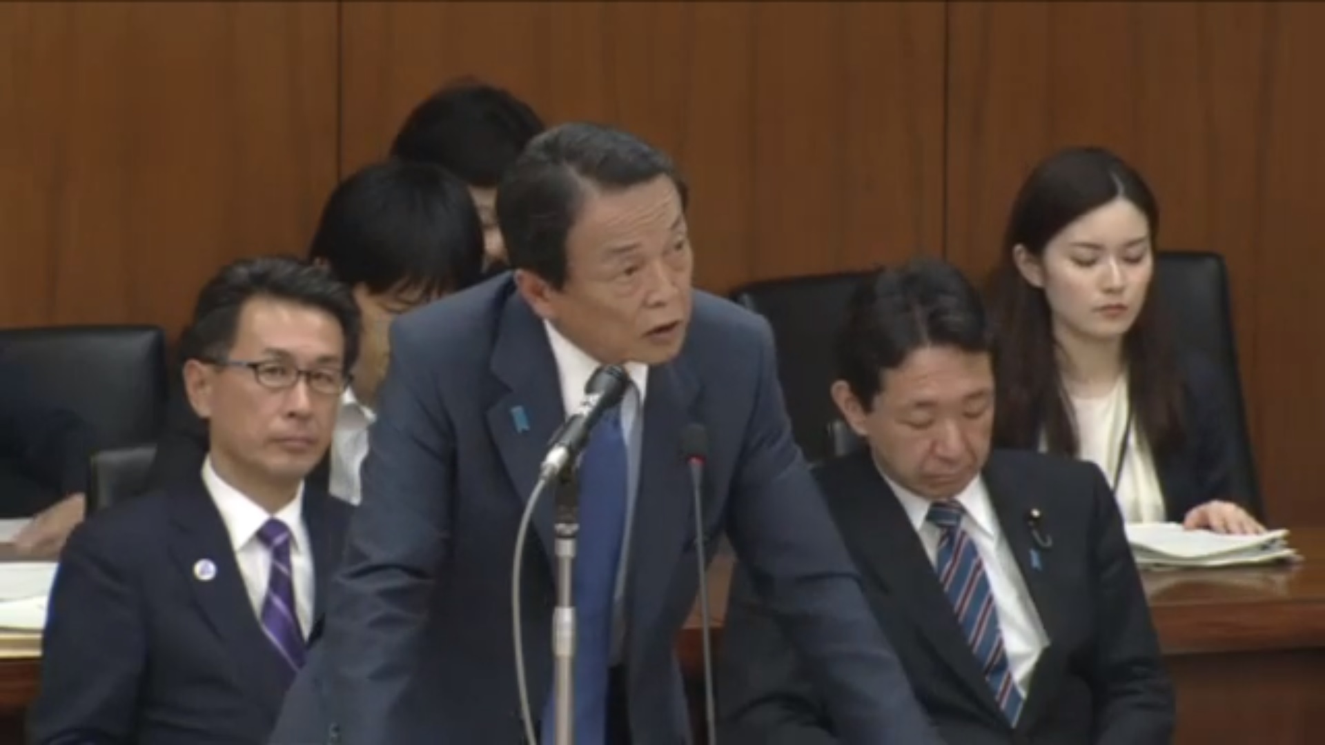 麻生大臣