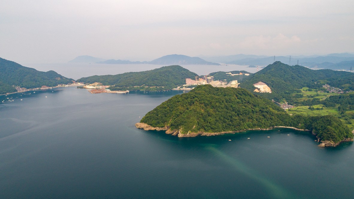 五色山公園上空から音海、高浜発電所（田ノ浦）、神野浦、神野