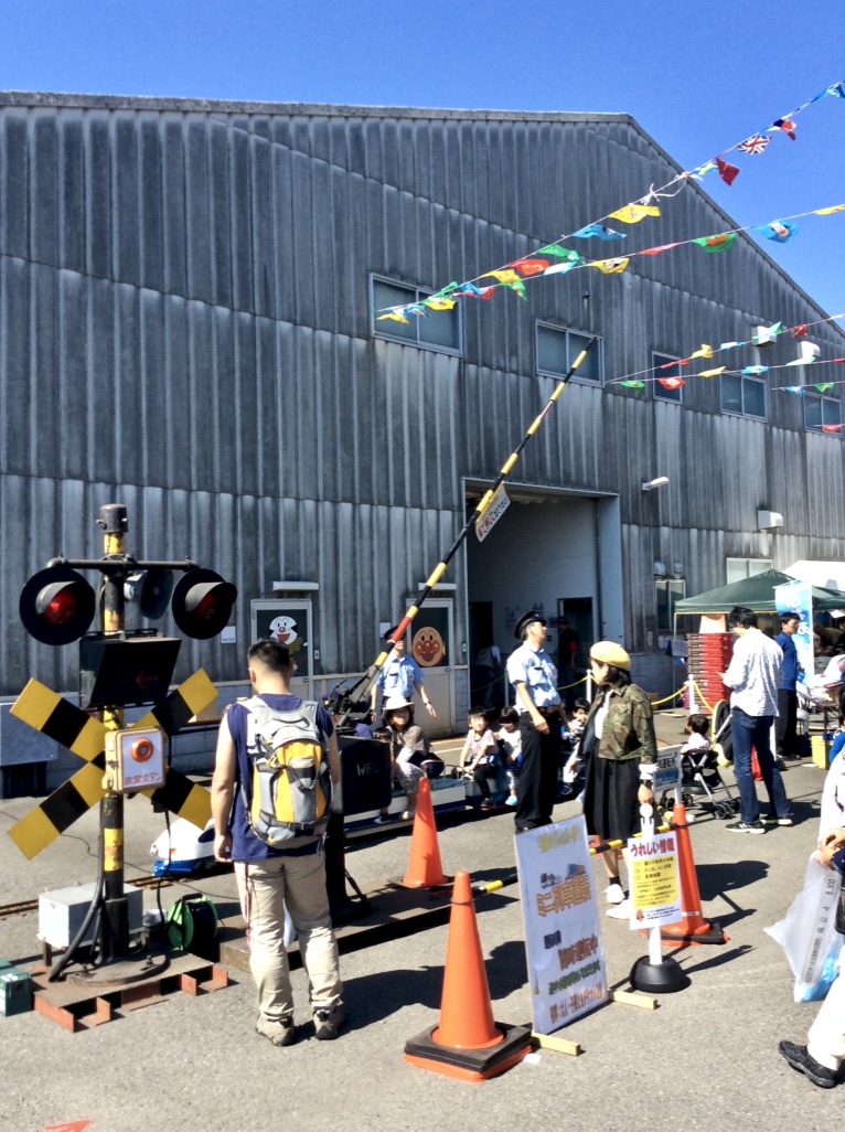 ミニ列車間もなく発車