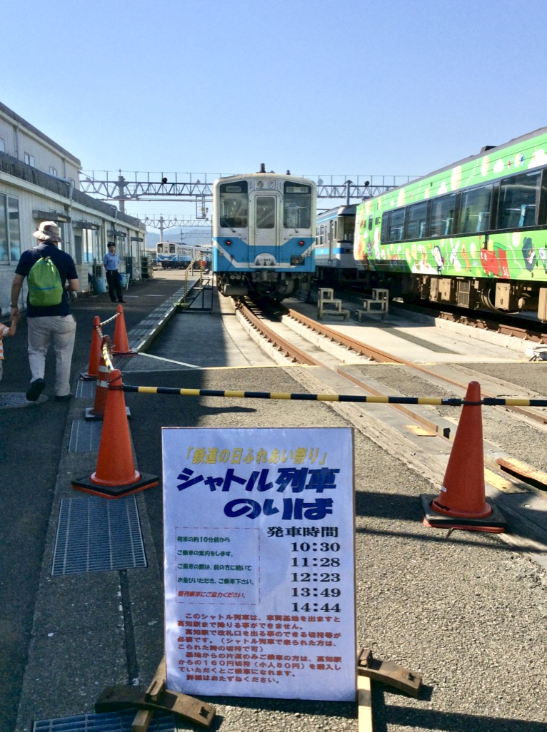 シャトル列車