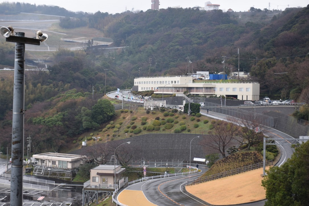 伊方発電所正門遠景