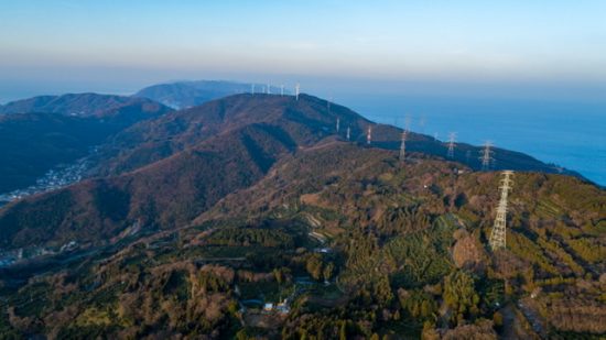伊方発電所東方から西方に向けて撮影した佐田岬半島稜線