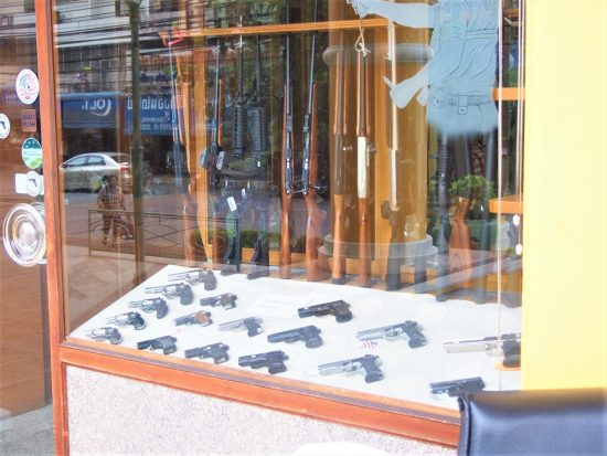 バンコクの銃砲店