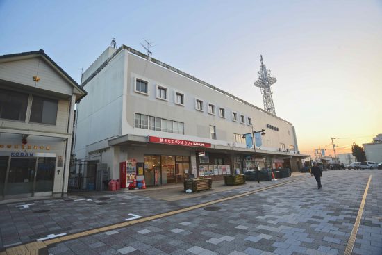 西条駅本屋