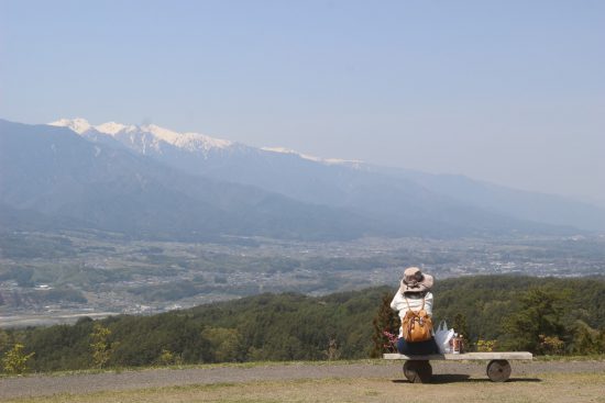 豊丘村の福島てっぺん公園から伊那谷を見下ろす