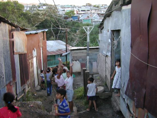 コスタリカの首都近郊にはニカラグア人移民やその子どもなどを中心としたスラムが形成されている