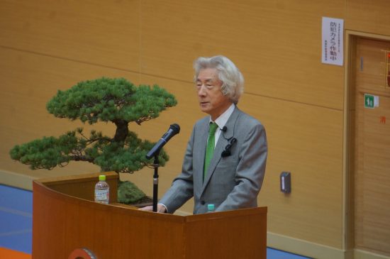 寿都町で講演を行う小泉純一郎元首相