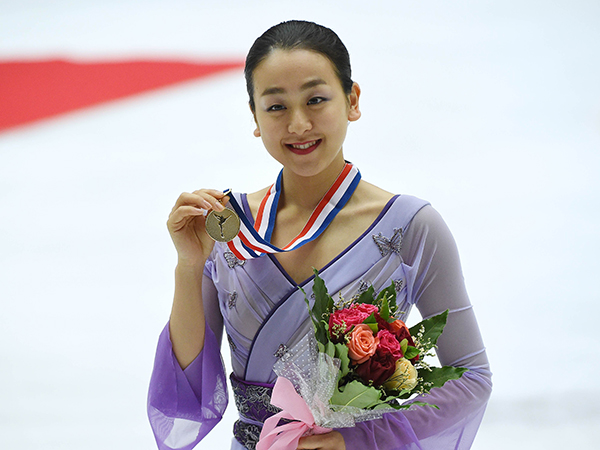 フィギュアの季節到来 スケートリンクに投げ込まれる花が 街角の小さな花屋 宮田花店限定なワケとは ハーバー ビジネス オンライン