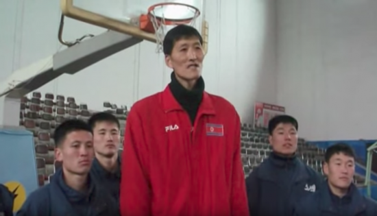身長235cmの選手もいたことがある北朝鮮プロバスケットボール。訪朝 ...