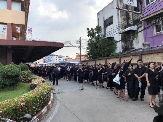 プミポン タイ国王の葬儀で見た 影響力と人気 ハーバー ビジネス オンライン