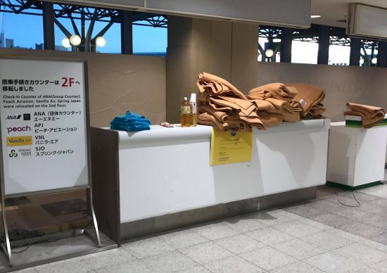 新千歳空港に積まれていた毛布