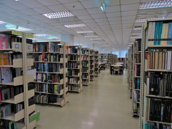 チュラロンコーン大学図書館の中