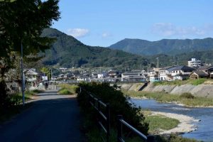 肱川左岸から