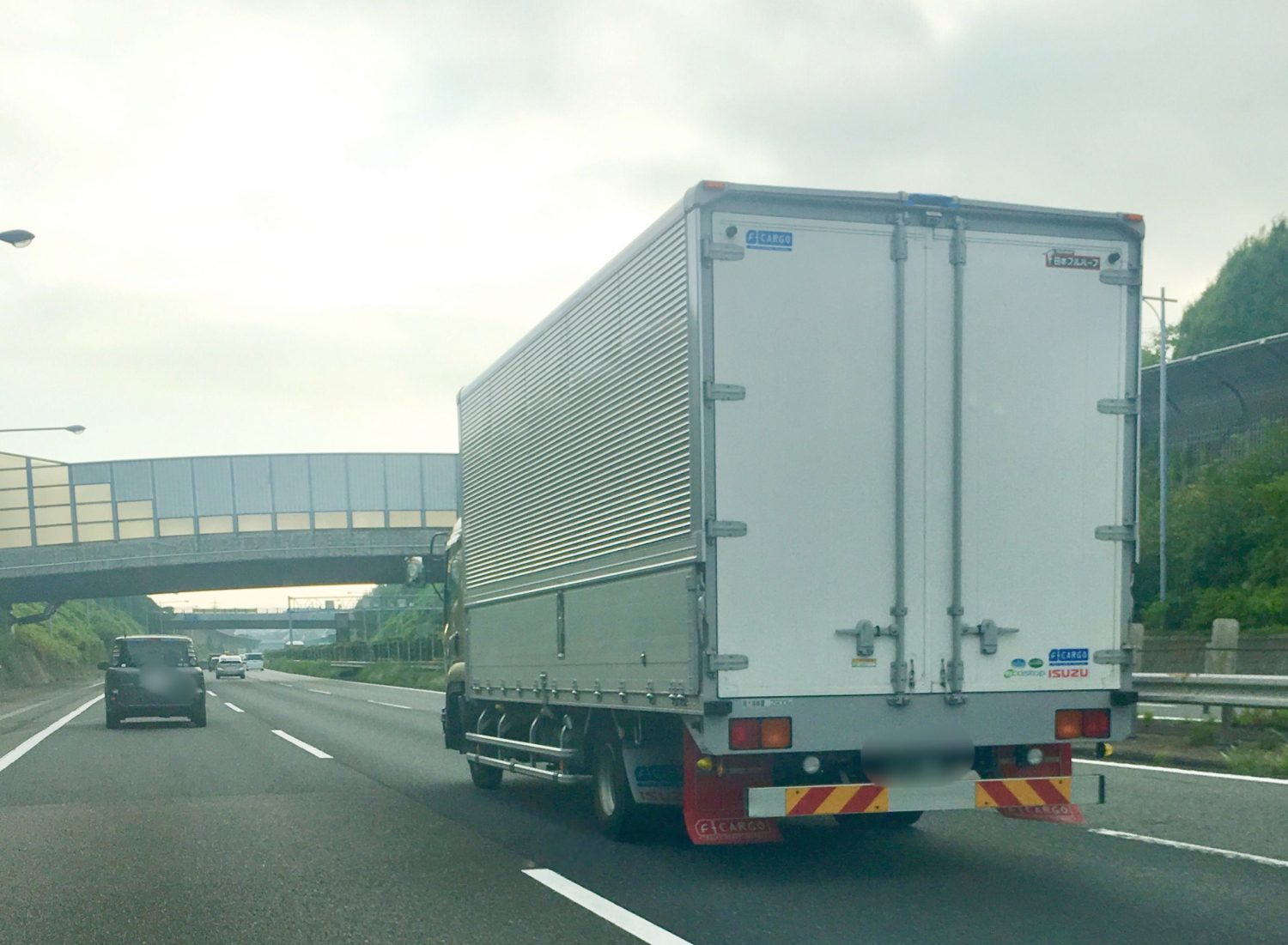 一般車が割り込む時 トラック運転手は死の危険に晒されている ハーバー ビジネス オンライン