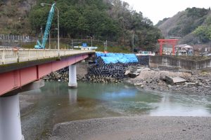 復旧工事中の鹿野川大橋