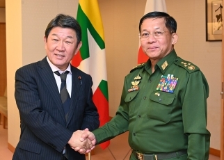 茂木外相とミン・アウン・フライン・ミャンマー連邦共和国国軍司令官