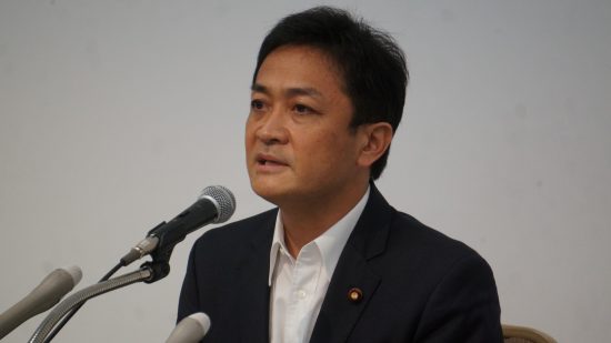 記者会見に臨む玉木雄一郎・国民民主党代表