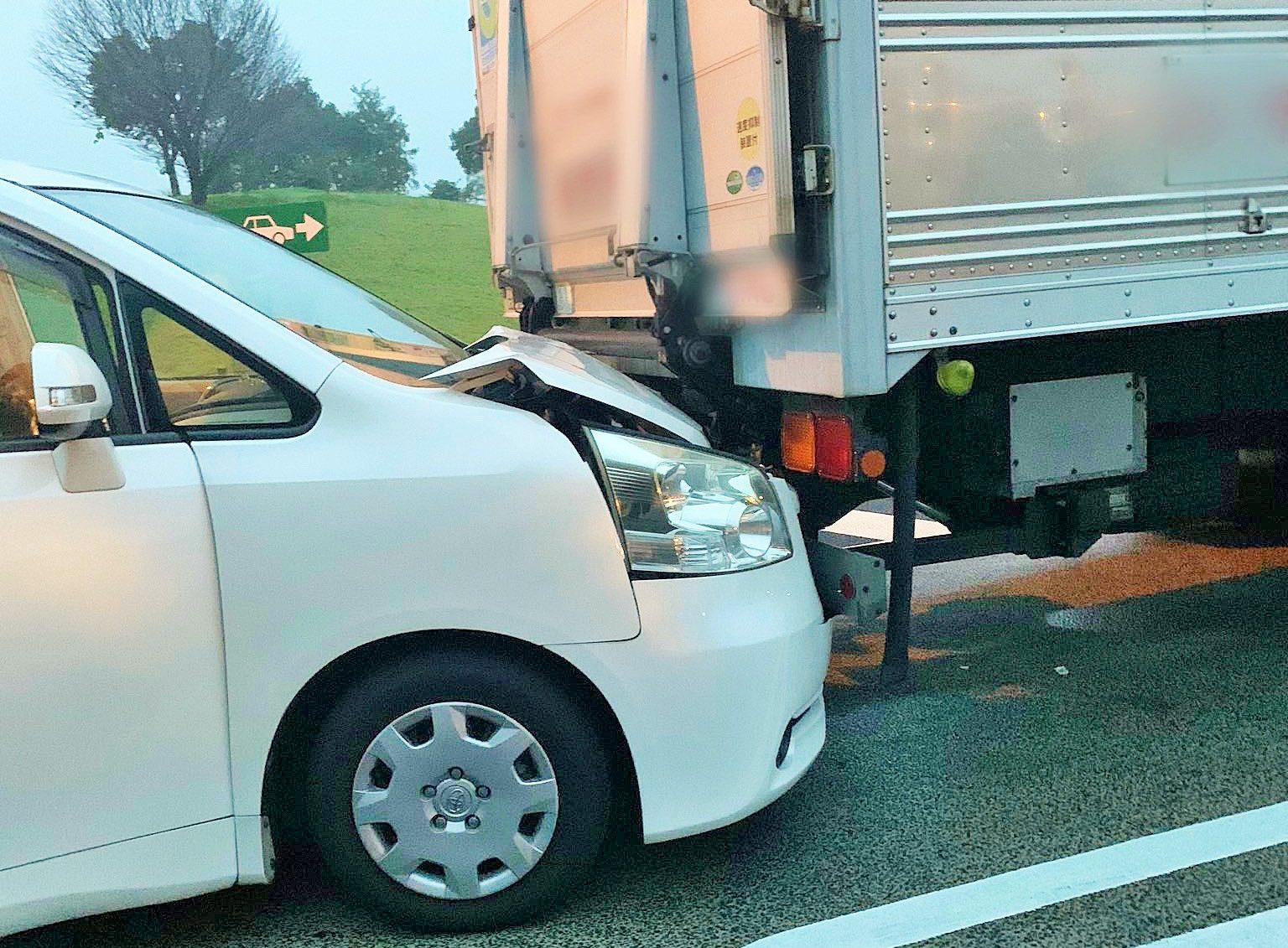 大型車両は追突されても気付かないのか 車中泊するドライバーたちから見える社会問題 ハーバー ビジネス オンライン