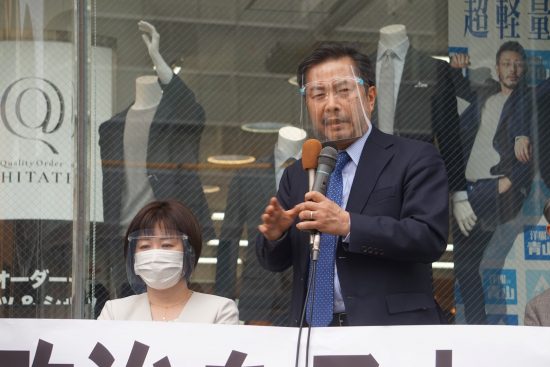 宮口治子候補（左）の応援演説をした郷原信郎弁護士（右）は、被買収議員の関与について問題提起